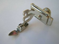 SEWING MACHINE ZIPPER FOOT