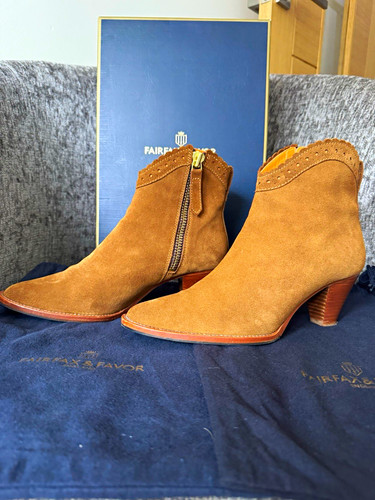 Fairfax favor brown - &,