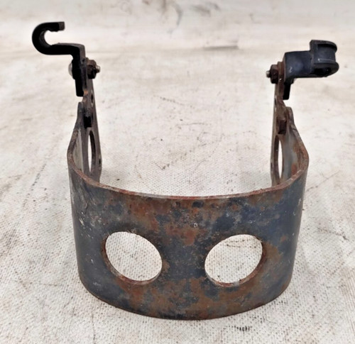 Front fender support bracket - front,