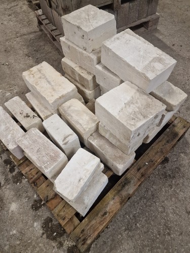 Mixed natural stone building - natural,