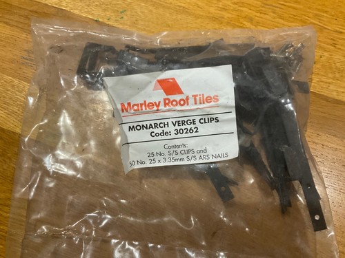 Verge clip for roof tiles - clip,