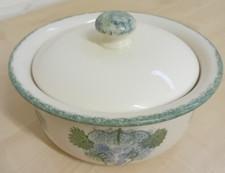 Poole Pottery Vineyard 7"