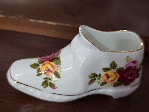 Fine bone china cottage - bone,