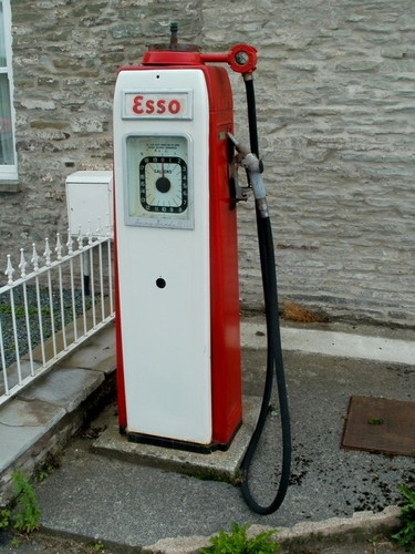 Photo petrol pump old esso - petrol,