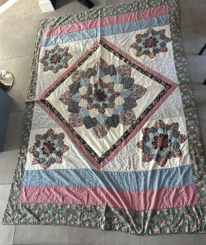 Vtg patchwork floral quilt - patchwork,