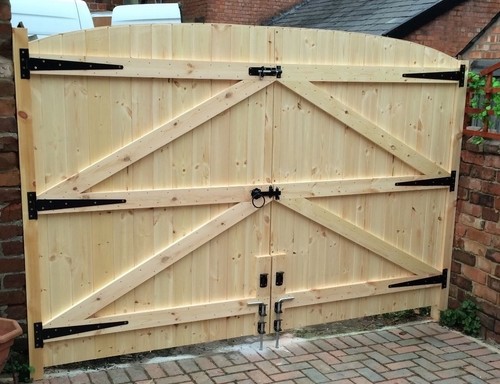 Wooden driveway gates 5ft - wooden,