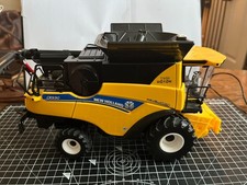 BRITAINS 43192 NEW HOLLAND CR9.90 Combine - No Box - VGC - Check Photo's.