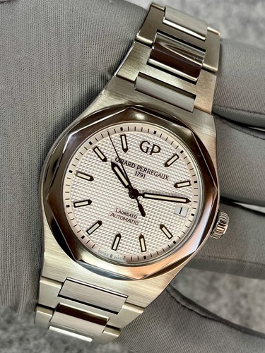 Girard perregaux laureato 42mm - girard-perregaux,