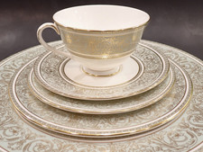 Royal Doulton English Renaissance Plates Cup 5pc Place Setting Gold Jade Green