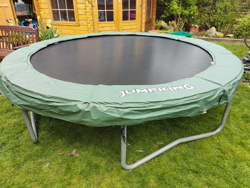 Jumping trampoline good - 10',
