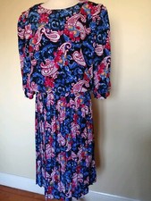  RETRO   DRESS SZ 16 LOVELY  FLORAL PATTERN . IN EXCELLENT CONDITION  
