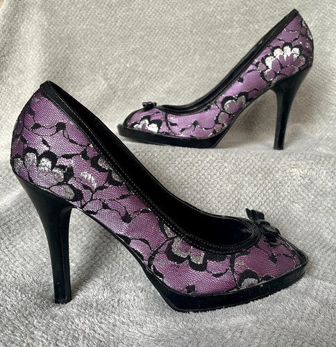Purple lace high - heels, gothic