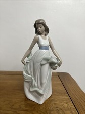 Nao by Lladro Lady figurine Walking On Air Rare Figure ￼ Excellent Condition