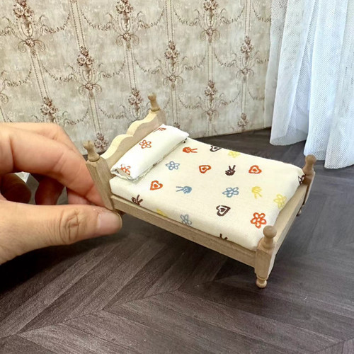 Scale dolls house - dolls,
