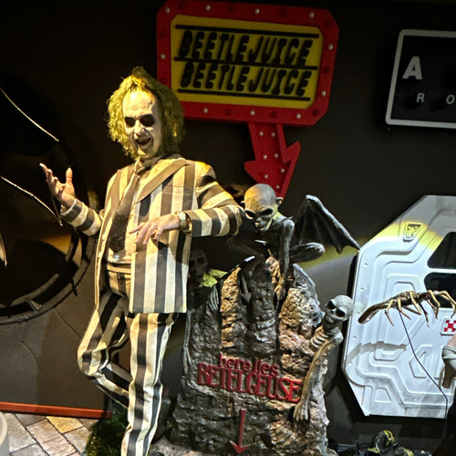 Hot toys scale - 1/6, beetlejuice