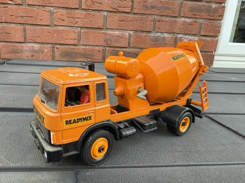 Britains mercedes cement - cement, mixer