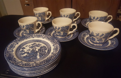 Willow pattern cups - e.i.t,