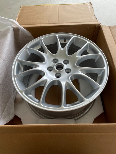 Ferrari 612 rear wheel rim - wheel,