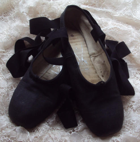 Pointe shoes vintage timeworn - pointe,