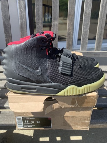 Nike air yeezy black solar - air,