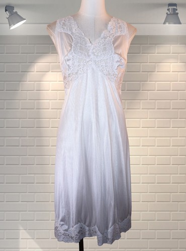 Vintage gorgeous white silky - white,