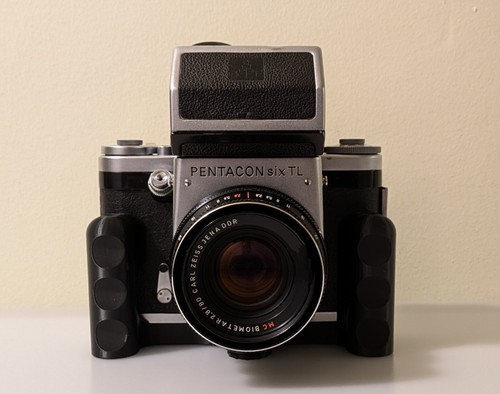 Pentacon six gdr - six, grip