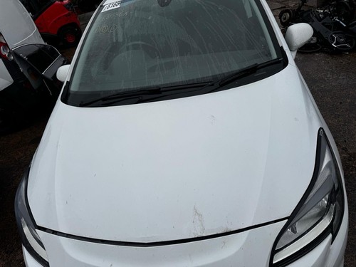 Vauxhall corsa 5dr white - e,