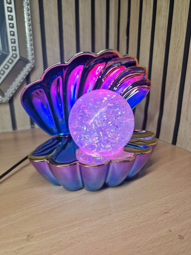 Iridescent clam shell pearl - iridescent,