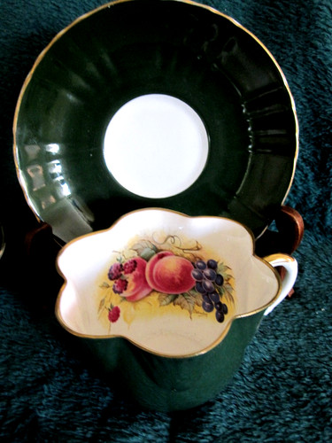 Beautiful vintage crown - crown, china