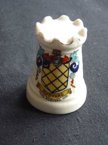 Swan crested china chess - china.,