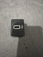 FORD FIESTA MK8 B479 USB POWER