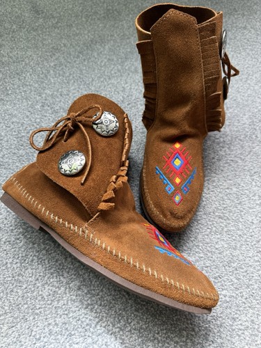 Minnetonka two button brown - minnetonka,