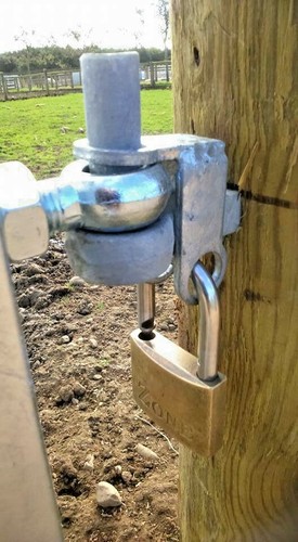 Anti theft gate - , bracket