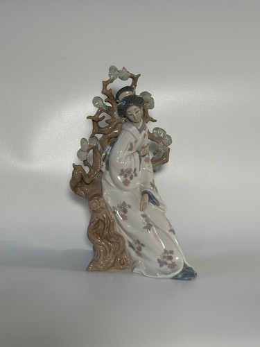 Lladro 4807 geisha porcelain - #4807,