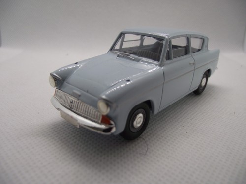 Vanguards ford anglia - 1/43,