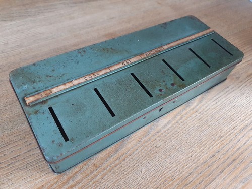 Vintage green metal cash - vintage:,