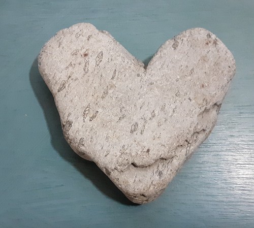 Items large heart stone - large,