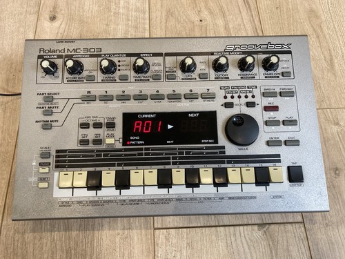 Roland 303 groovebox - groovebox,