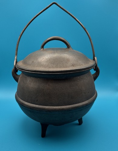Vintage cast iron lidded - cast,