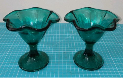 Lot green tulip - 2, fluted