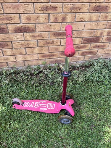 Mini micro deluxe scooter with