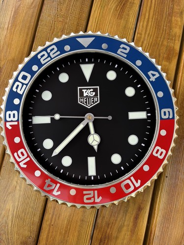 Designer wall clock - , round