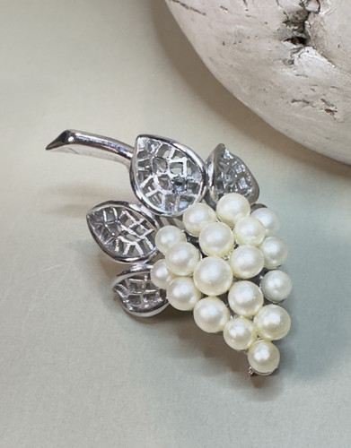 Vintage crown trifari - vintage,