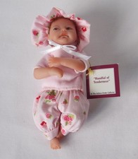 THE ASHTON DRAKE GALLERIES VINYL BABY DOLL HANDFULL OF TENDERNESS 4.5" BOXED