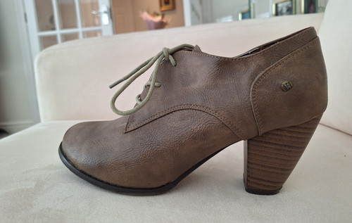 Mustang lace heeled boots - up,