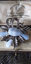 VINTAGE 1980-s Celtic Pale Blue Lace Agate Polished Stone Ribbon/Floral BROOCH