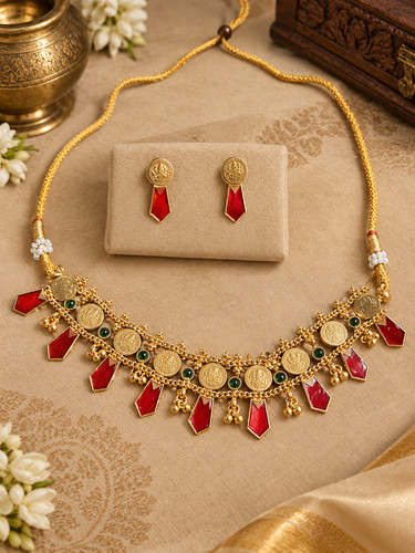 Red choker traditional - red,