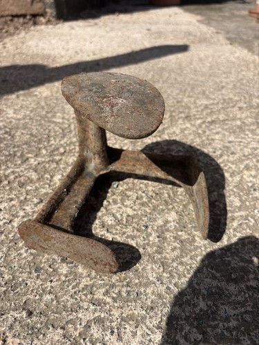 Antique cast iron cobblers - iron,