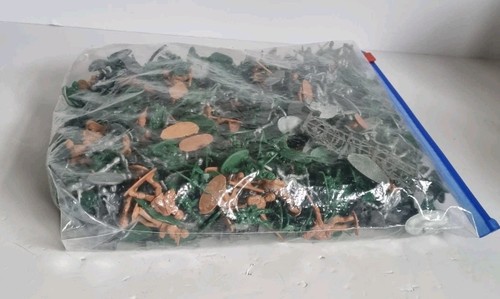 Bundle army men plastic - of,