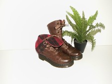 Dr. Martens triumph AIMILIE